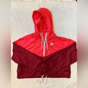 NIKE Women’s cropped windbreaker